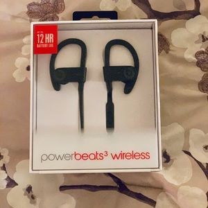 Beats by DrDre wireless never opened ! 🥀
